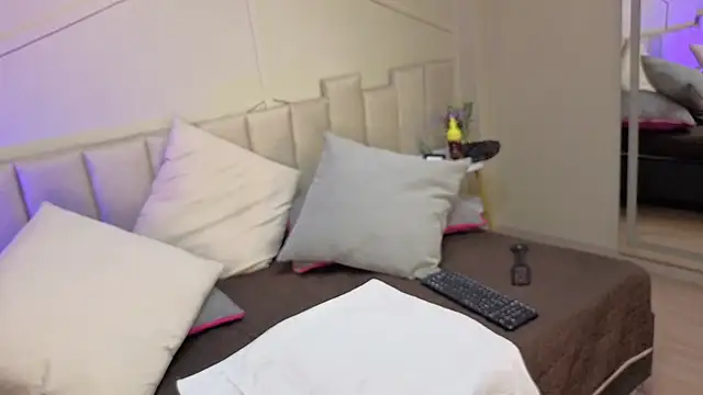 sharonnleon online show from 9, 4, 2026