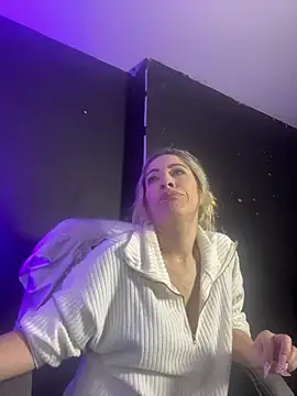 viktoria davis  online show from 5, 3, 2025