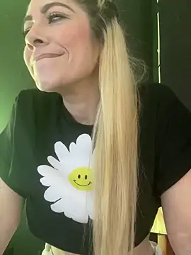 viktoria davis  online show from 11, 3, 2025