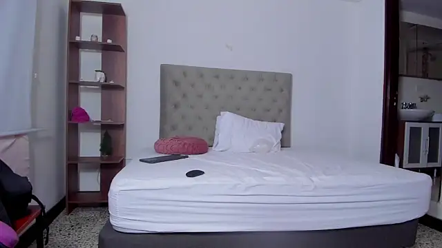 Dayana  Ospina online show from 22, 2, 2025