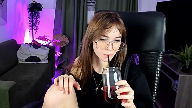 DakotaaJohnnson online show from 27, 1, 2025