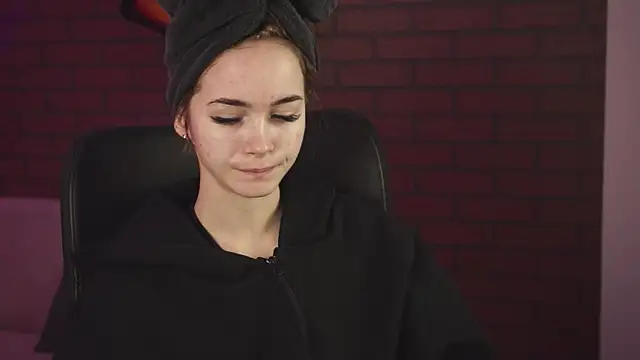 DakotaaJohnnson online show from 5, 2, 2025