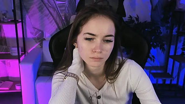 DakotaaJohnnson online show from 8, 2, 2025