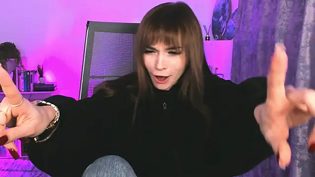 DakotaaJohnnson online show from 21, 2, 2025