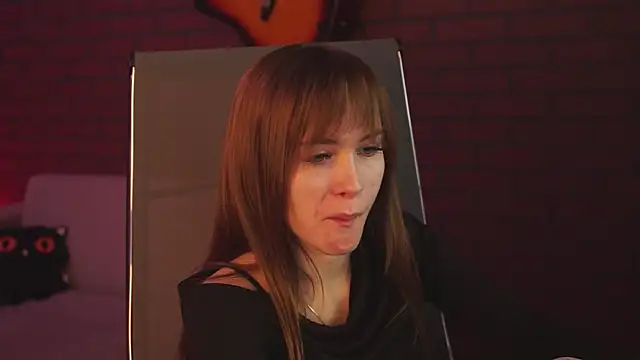 DakotaaJohnnson online show from 5, 3, 2025