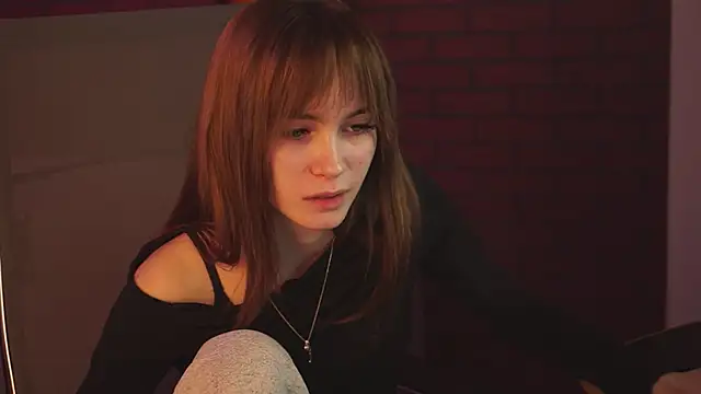 DakotaaJohnnson online show from 5, 3, 2025