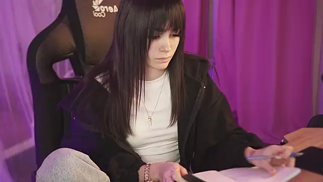 DakotaaJohnnson online show from 14, 3, 2025