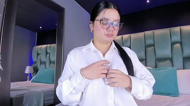 ValeriaOrtega online show from 5, 2, 2025