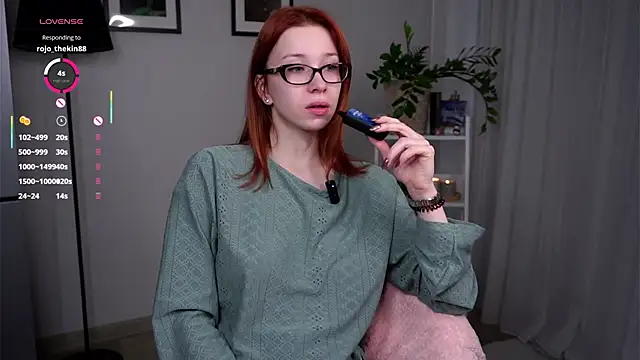 Snapshot of HildaFerrett chatting on 12, 10, 2025 HildaFerrett online show from 12, 10, 2025