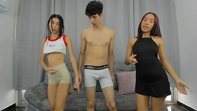 Snapshot of hotlittleones18 chatting on 22, 1, 2025 hotlittleones18 online show from 22, 1, 2025