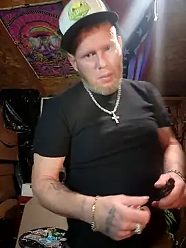 Snapshot of johnnybigcock83 chatting on 27, 2, 2025 johnnybigcock83 online show from 27, 2, 2025