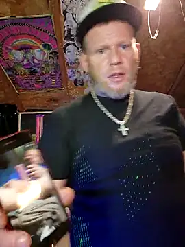 Snapshot of johnnybigcock83 chatting on 5, 3, 2025 johnnybigcock83 online show from 5, 3, 2025