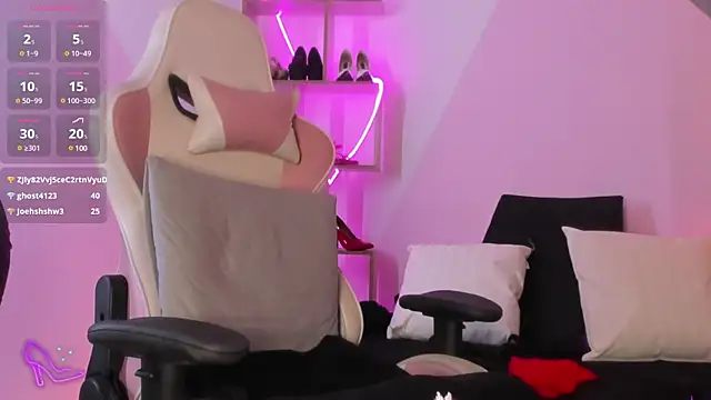 RayaCarr  online show from 24, 1, 2025