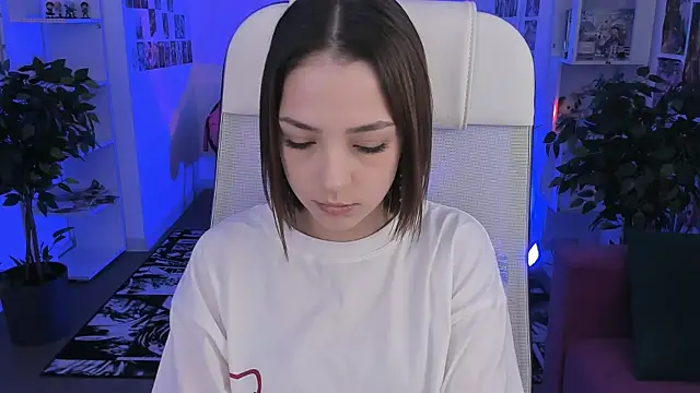 Snapshot of PamBeesly chatting on 31, 10, 2025 PamBeesly online show from 31, 10, 2025