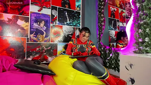 Zoe Cheshire online show from 3, 2, 2025