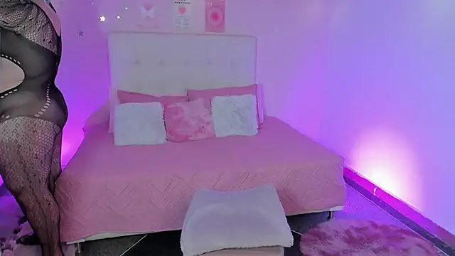 Snapshot of ScarlettDreamss7 chatting on 14, 11, 2025 ScarlettDreamss7 online show from 14, 11, 2025