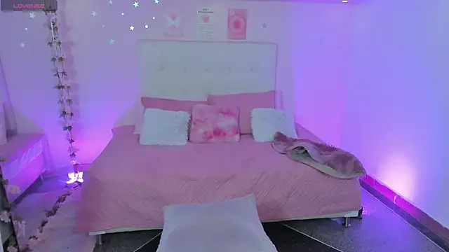 Snapshot of ScarlettDreamss7 chatting on 28, 11, 2025 ScarlettDreamss7 online show from 28, 11, 2025