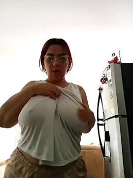 Snapshot of brithany_olson25 chatting on 8, 2, 2025 brithany olson25 online show from 8, 2, 2025