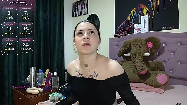 Snapshot of Emmie_Hot chatting on 20, 10, 2025 Emmie Hot online show from 20, 10, 2025