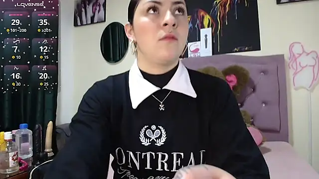 Snapshot of Emmie_Hot chatting on 24, 10, 2025 Emmie Hot online show from 24, 10, 2025