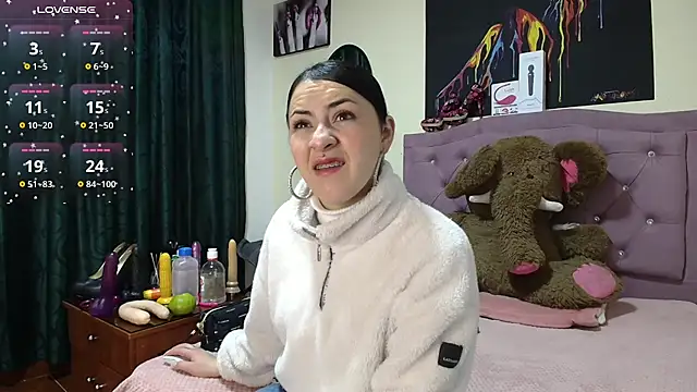 Snapshot of Emmie_Hot chatting on 25, 10, 2025 Emmie Hot online show from 25, 10, 2025