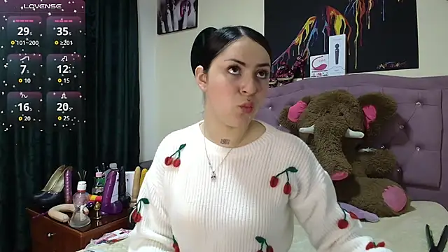 Snapshot of Emmie_Hot chatting on 5, 11, 2025 Emmie Hot online show from 5, 11, 2025