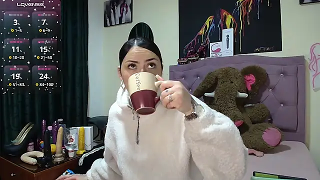 Snapshot of Emmie_Hot chatting on 12, 11, 2025 Emmie Hot online show from 12, 11, 2025