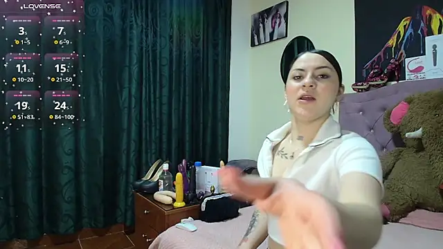 Snapshot of Emmie_Hot chatting on 20, 11, 2025 Emmie Hot online show from 20, 11, 2025