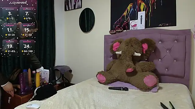 Snapshot of Emmie_Hot chatting on 25, 11, 2025 Emmie Hot online show from 25, 11, 2025