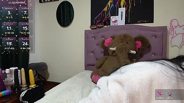 Snapshot of Emmie_Hot chatting on 27, 11, 2025 Emmie Hot online show from 27, 11, 2025