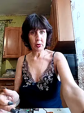 Snapshot of Laura_Kiss chatting on 21, 11, 2025 Laura Kiss online show from 21, 11, 2025