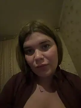 Snapshot of ella_zzz chatting on 10, 5, 2026 ella zzz online show from 10, 5, 2026