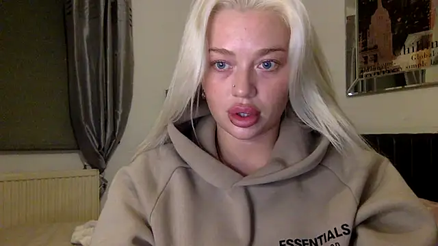 Snapshot of blissdimicco chatting on 22, 1, 2025 blissdimicco online show from 22, 1, 2025