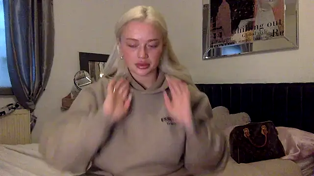 Snapshot of blissdimicco chatting on 23, 1, 2025 blissdimicco online show from 23, 1, 2025