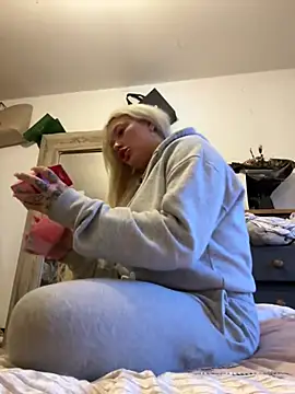 Snapshot of blissdimicco chatting on 3, 3, 2025 blissdimicco online show from 3, 3, 2025
