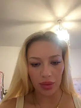 Snapshot of blissdimicco chatting on 12, 10, 2025 blissdimicco online show from 12, 10, 2025