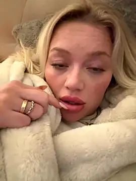 Snapshot of blissdimicco chatting on 24, 10, 2025 blissdimicco online show from 24, 10, 2025