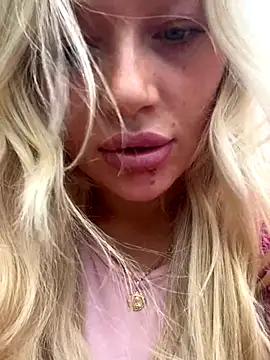 Snapshot of blissdimicco chatting on 12, 11, 2025 blissdimicco online show from 12, 11, 2025