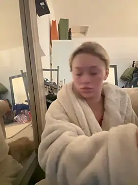 Snapshot of blissdimicco chatting on 25, 11, 2025 blissdimicco online show from 25, 11, 2025