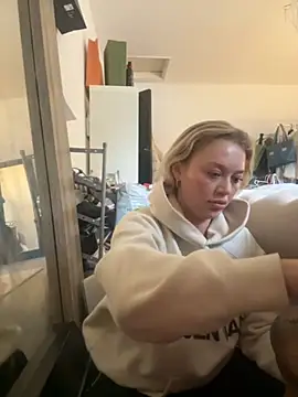 Snapshot of blissdimicco chatting on 29, 11, 2025 blissdimicco online show from 29, 11, 2025