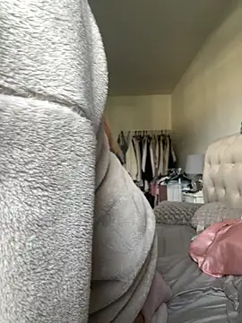 Snapshot of blissdimicco chatting on 5, 12, 2025 blissdimicco online show from 5, 12, 2025