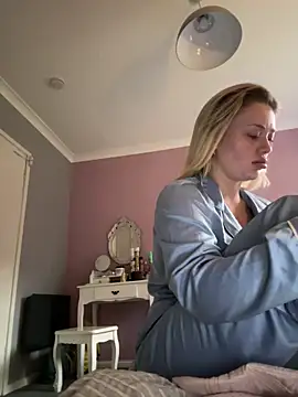 Snapshot of blissdimicco chatting on 16, 12, 2025 blissdimicco online show from 16, 12, 2025