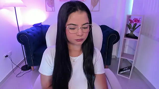 Layla Breezee online show from 14, 3, 2026