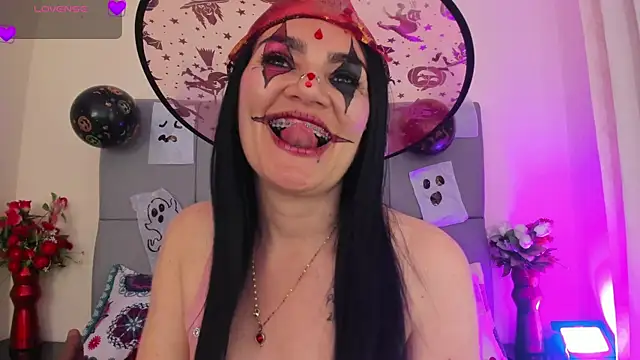 Snapshot of scarlet_hit chatting on 2, 11, 2025 scarlet hit online show from 2, 11, 2025