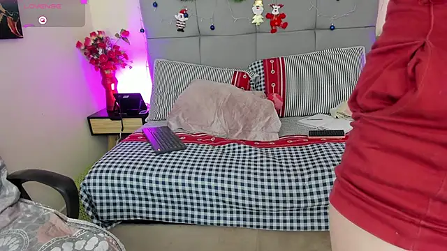 Snapshot of scarlet_hit chatting on 15, 12, 2025 scarlet hit online show from 15, 12, 2025