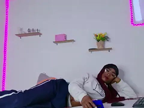 nahomy james25 online show from 1, 2, 2025