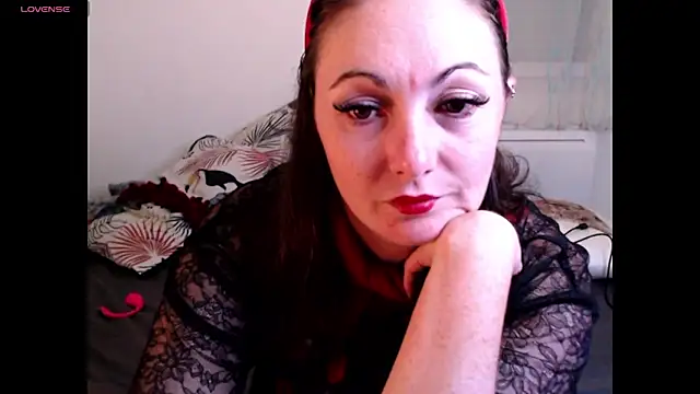 AdorahB3ll3 online show from 8, 9, 2025