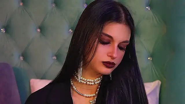 Snapshot of BeverlyMost chatting on 4, 11, 2025 BeverlyMost online show from 4, 11, 2025