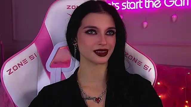 Snapshot of BeverlyMost chatting on 4, 12, 2025 BeverlyMost online show from 4, 12, 2025