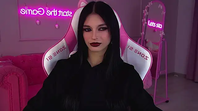 Snapshot of BeverlyMost chatting on 5, 12, 2025 BeverlyMost online show from 5, 12, 2025